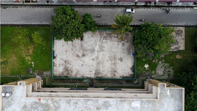 Lapangan Basket belakang Psikologi Custom